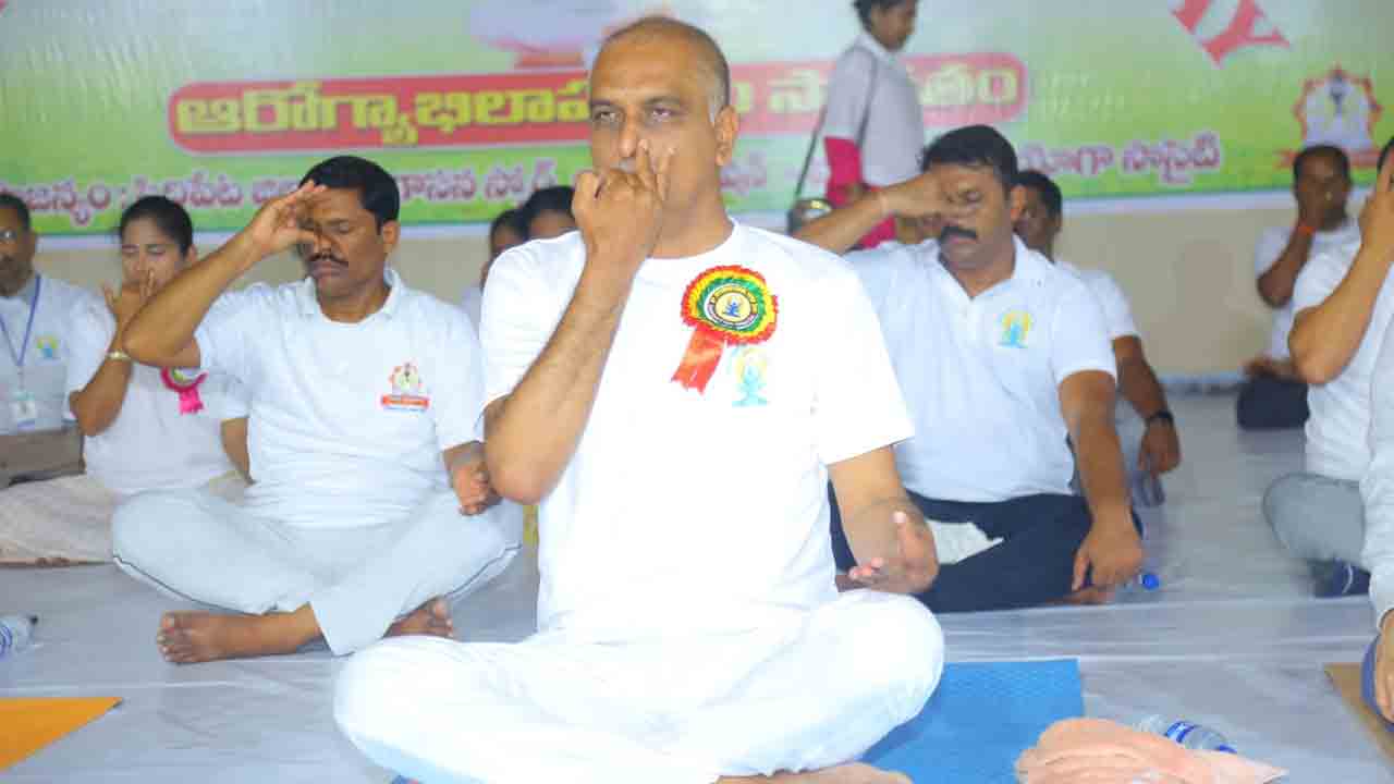 యోగాను నిత్య జీవితంలో భాగం చేసుకోవాలి : మంత్రి హరీశ్‌రావు