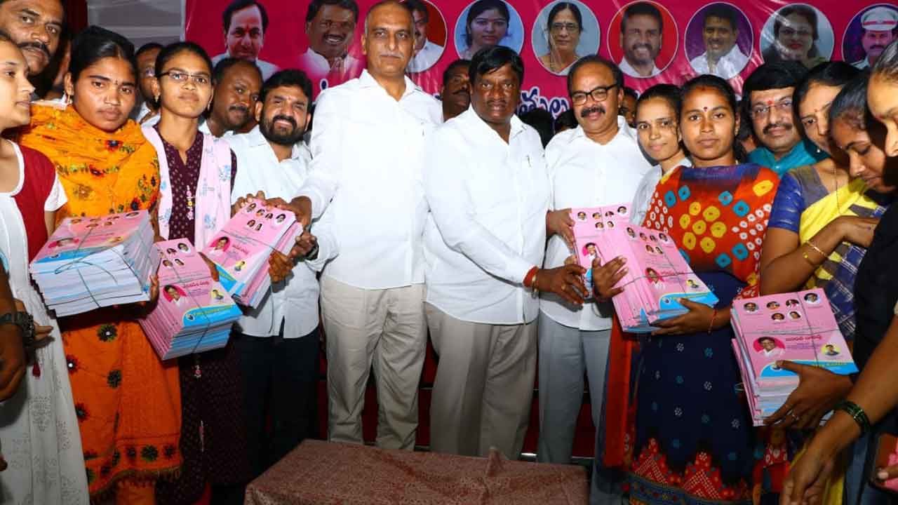 బాగా చదివి ఉద్యోగాలు సాధించండి