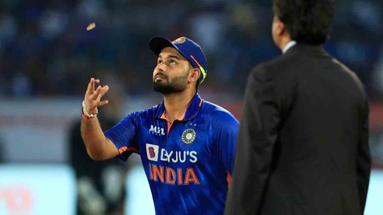 IND vs SA | మళ్లీ టాస్ ఓడిన పంత్.. బౌలింగ్ ఎంచుకున్న సఫారీలు