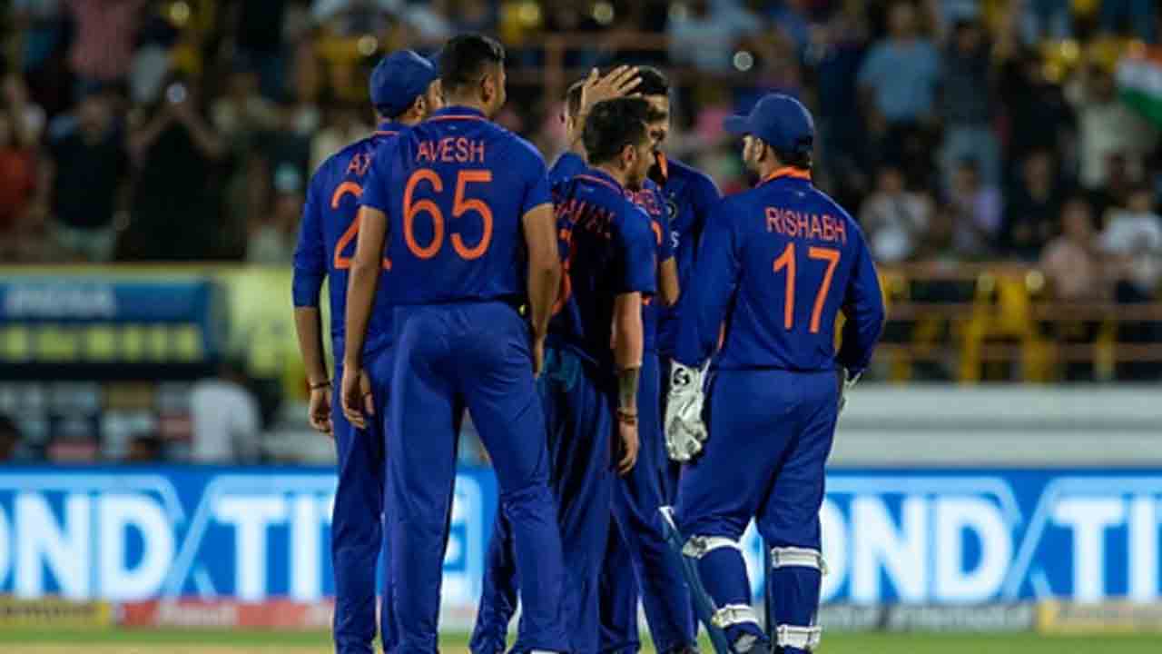 IND vs SA | రెండు వికెట్లు కోల్పోయిన సఫారీలు.. డీకాక్, ప్రిటోరియస్ అవుట్