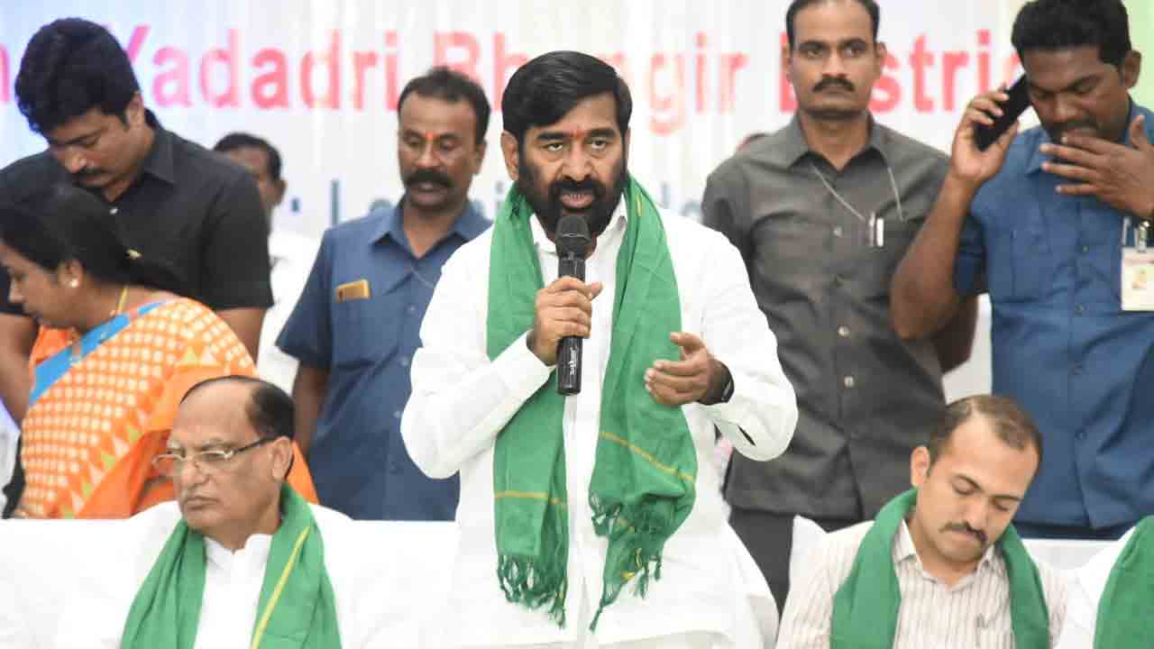 రైతుల‌కు అన్ని విధాలా అండ‌గా ఉండాలి : మంత్రి నిరంజ‌న్ రెడ్డి