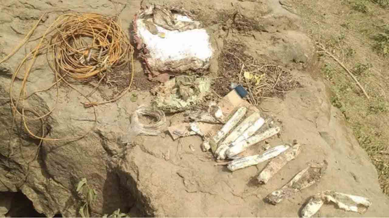 జమ్మూలో ఉగ్రకుట్ర భగ్నం.. బస్సులో నుంచి పేలుడు పదార్థాలు స్వాధీనం