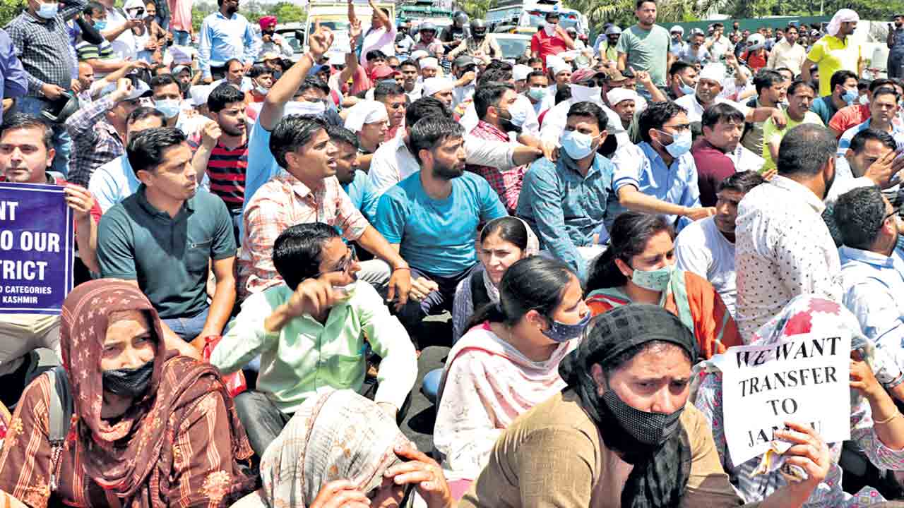 177 మంది పండిట్‌ టీచర్ల బదిలీ