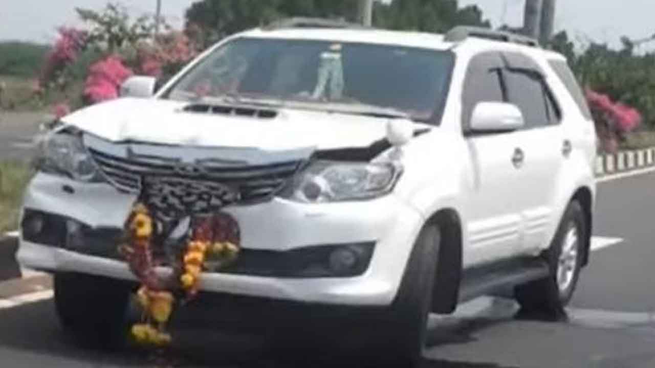 ఏపీ మంత్రి జోగి రమేశ్కు తప్పిన ప్రమాదం