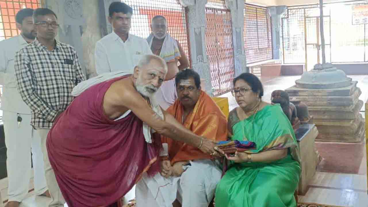 కాళేశ్వర ముక్తీశ్వరుడి సేవలో హైకోర్టు జడ్జి జస్టిస్‌ శ్రీసుధ