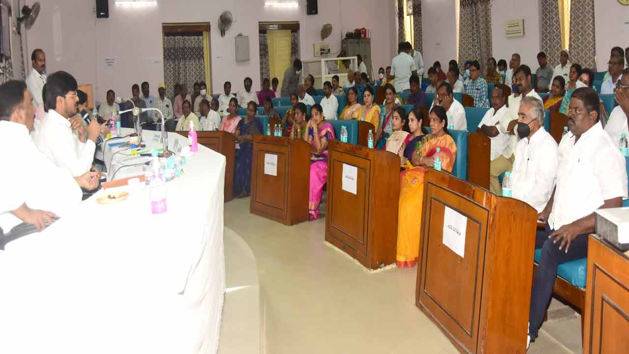 ప్రభుత్వ పాఠశాలల బలోపేతానికి చర్యలు