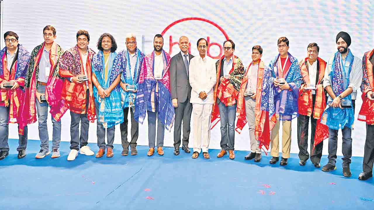 టీహబ్‌లో సందడే సందడి