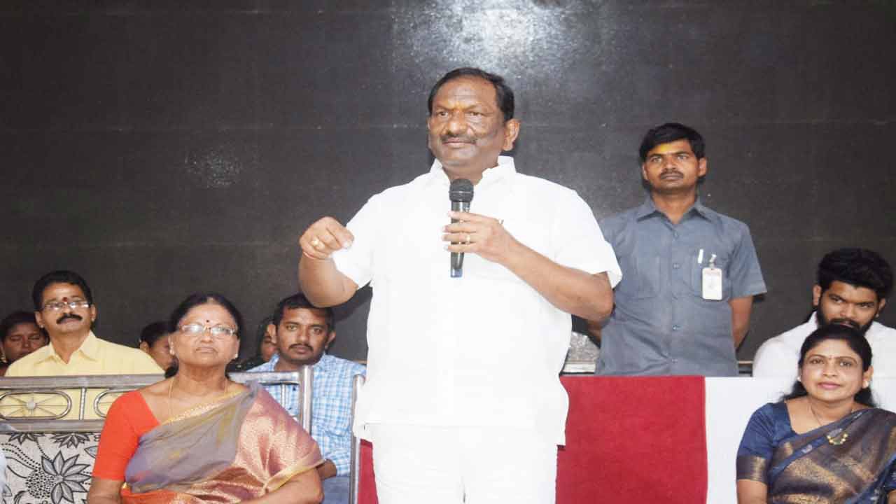 మహిళలు ఆర్థికాభివృద్ధిని సాధించాలి