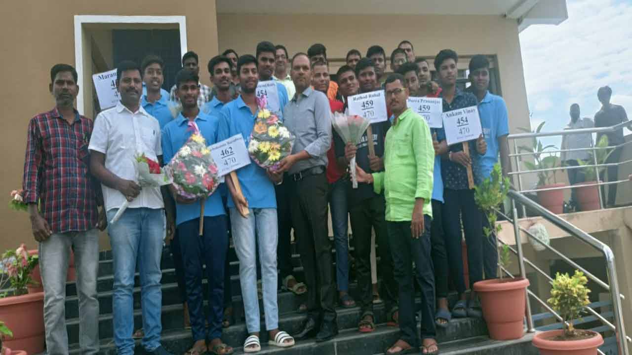 ఇంటర్‌ ఫలితాల్లో విద్యార్థుల ప్రతిభ