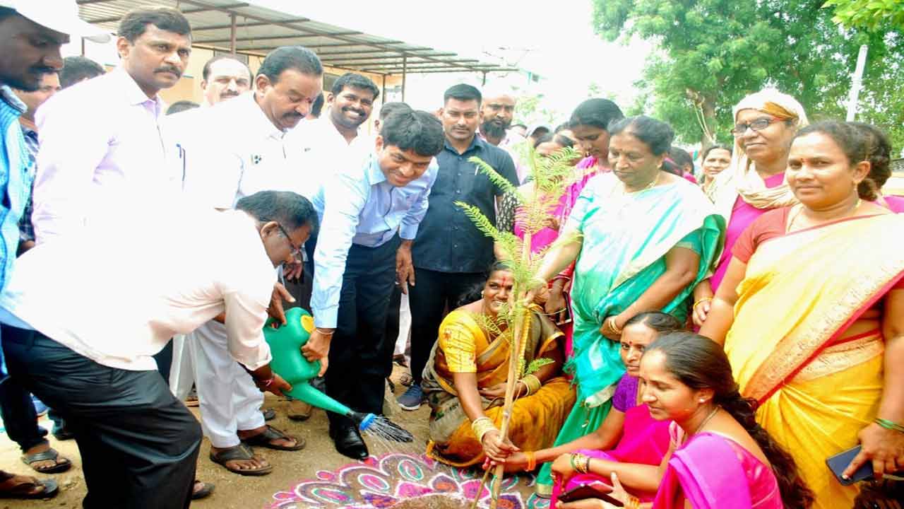 అట్టహాసంగా పల్లె, పట్టణ ప్రగతి ప్రారంభం