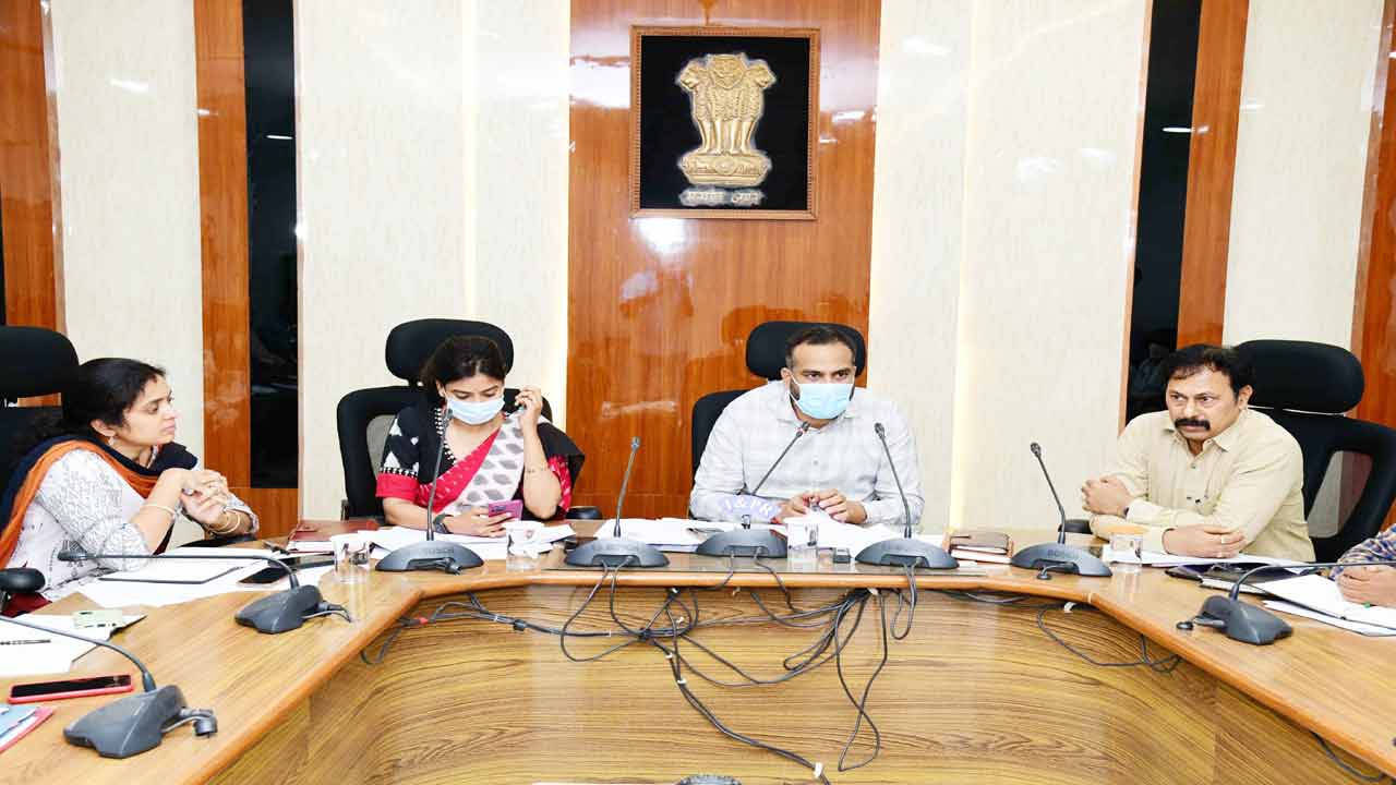 లబ్ధిదారులకు యూనిట్లు మంజూరు చేయాలి