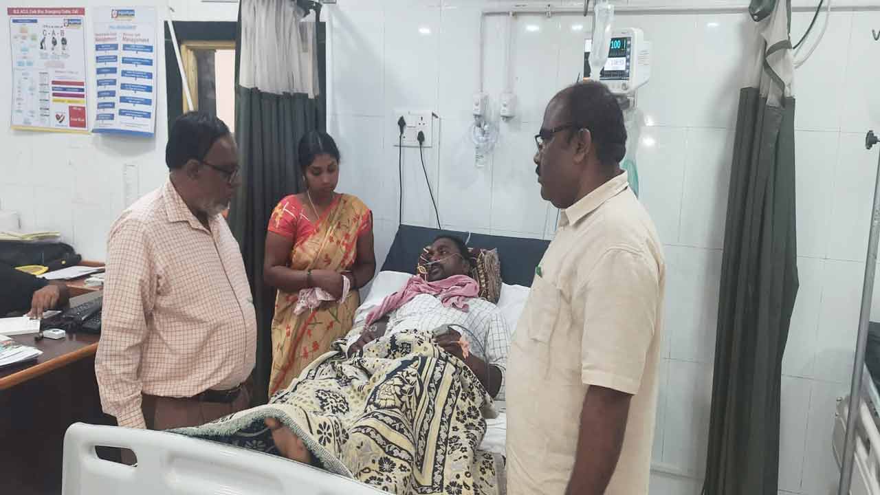 సంతకం పెట్టడానికి వచ్చి..