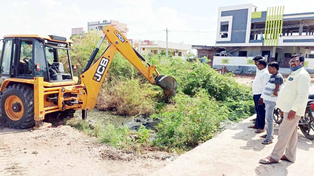 తొలగిన మురుగు.. పారిశుధ్యం మెరుగు