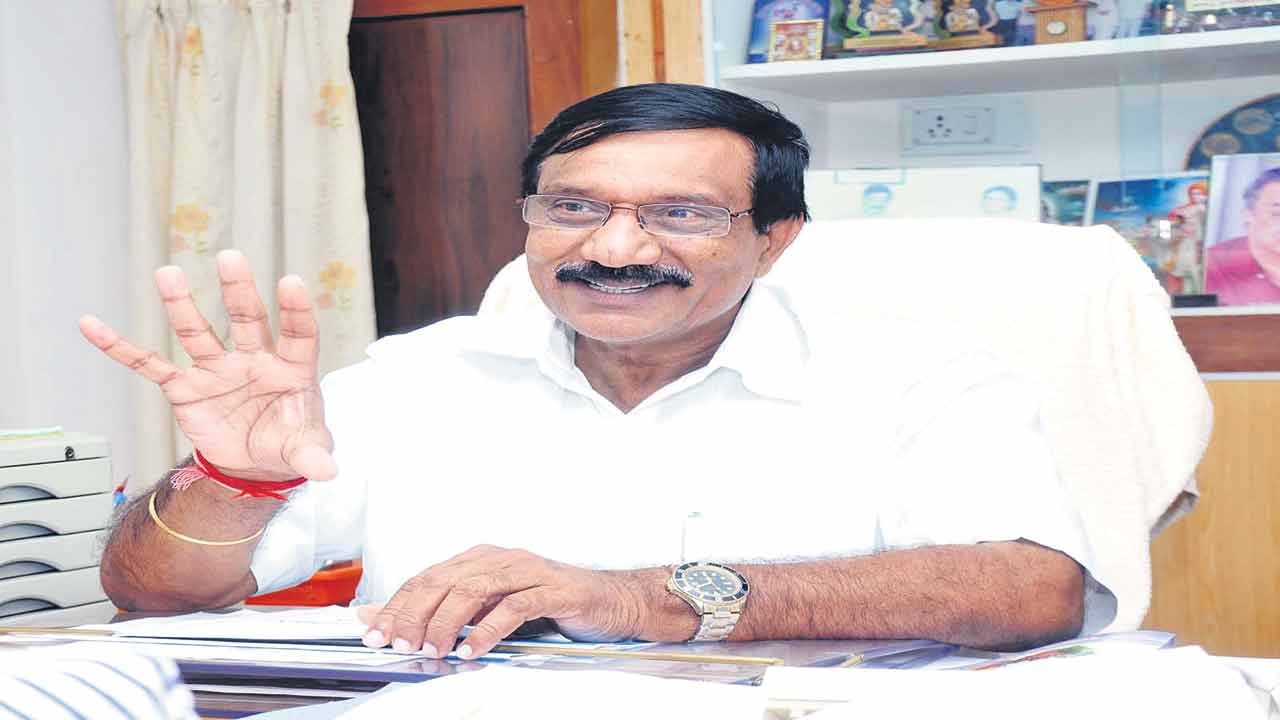 రోజుకు ఐదు లక్షల లీటర్లపాల సేకరణే లక్ష్యం