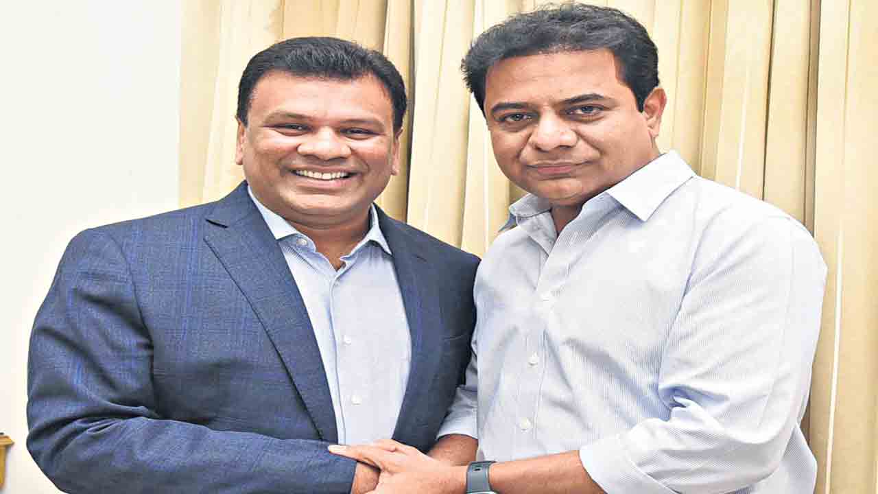 మహేశ్‌ బిగాలకు మంత్రి కేటీఆర్‌ అభినందన