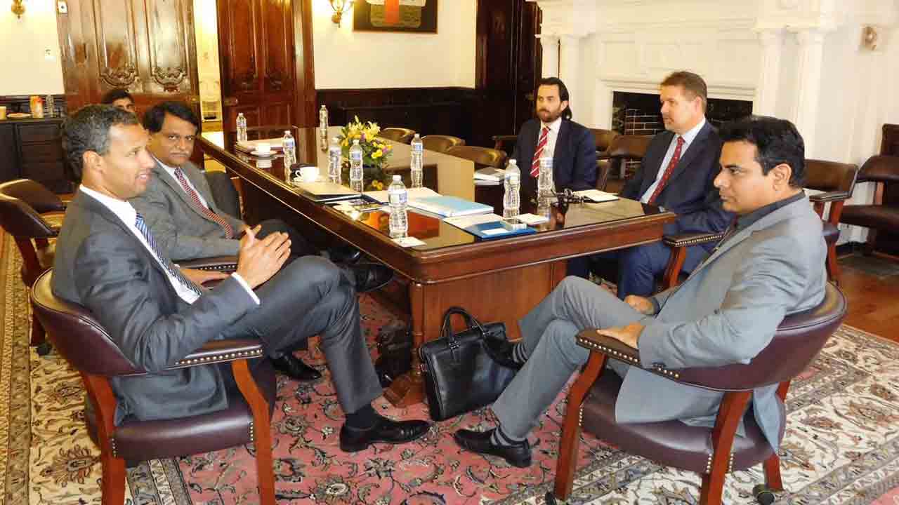 బోయింగ్‌ ప్రతినిధులతో మంత్రి కేటీఆర్‌ సమావేశం