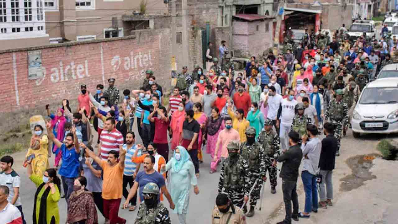 177 మంది కశ్మీర్‌ పండిట్‌ టీచర్లకు… సురక్షిత ప్రాంతాల్లో పోస్టింగ్‌