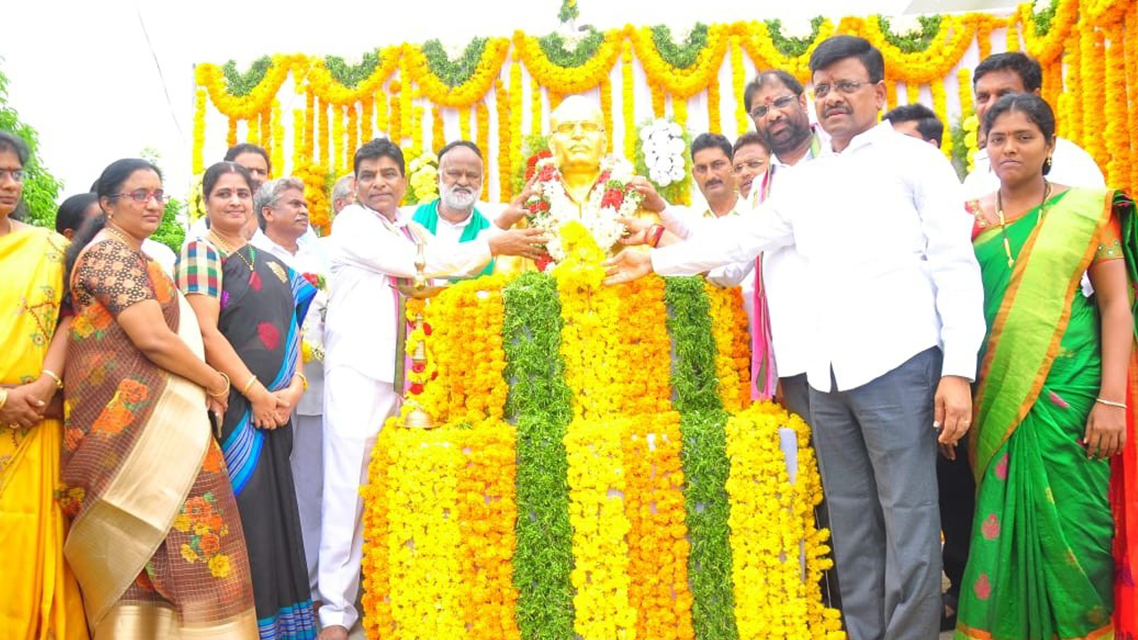 జమలాపురం ఆలయంలో ఎంపీల ప్రత్యేక పూజలు