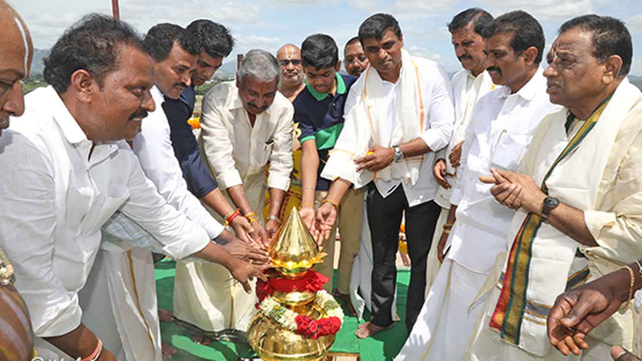 వ‌కుళ మాత ఆల‌యంలో శాస్త్రోక్తంగా కోయిల్ ఆళ్వార్ తిరుమంజ‌నం