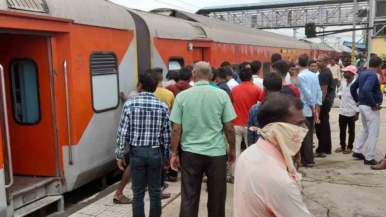 కోణార్క్ ఎక్స్‌ప్రెస్‌లో సాంకేతిక లోపం..