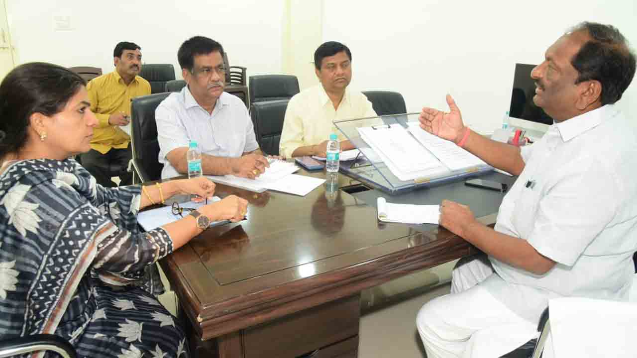 ఎస్సీ యువత అద్భుతంగా రాణించాలి