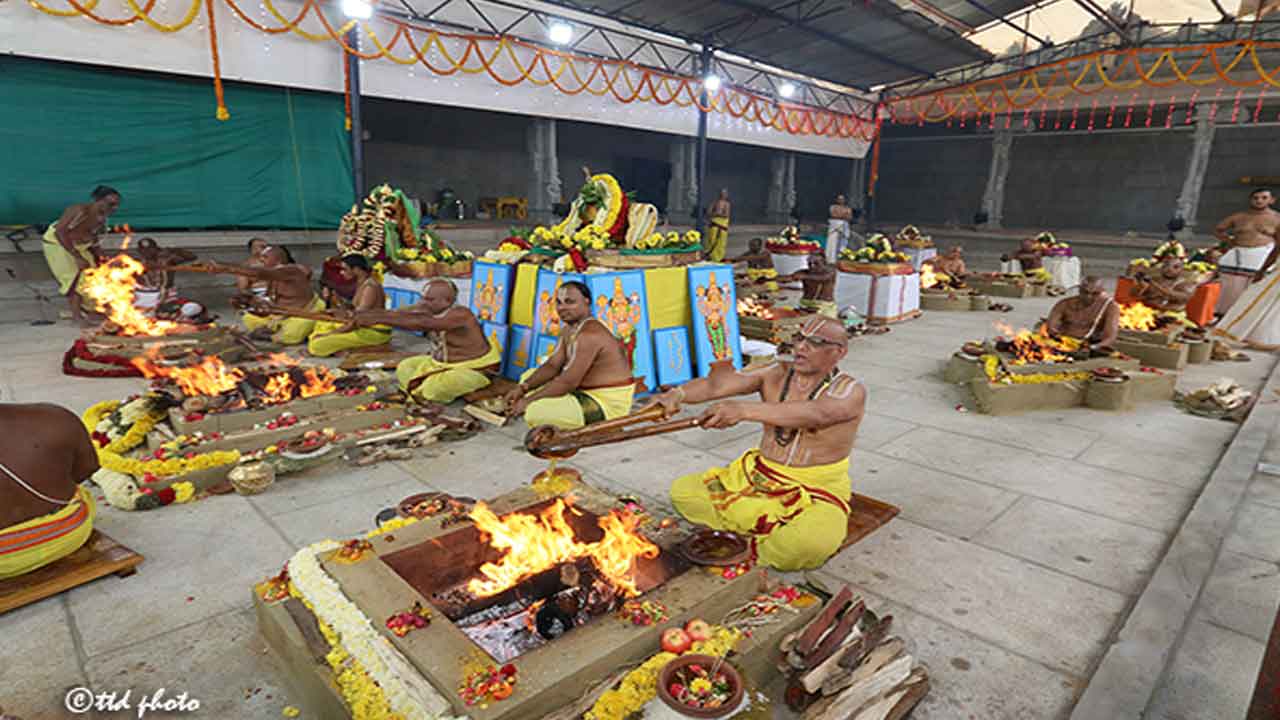 వెంకటపాళెం శ్రీవారి ఆలయంలో శాస్త్రోక్తంగా క్షీరాధివాసం