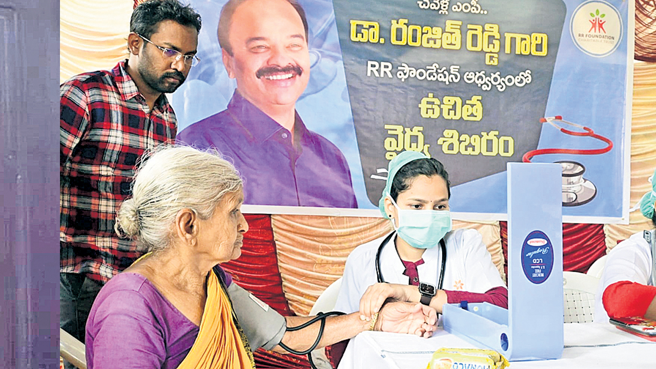 ఆర్‌ఆర్‌ ఫౌండేషన్‌ సేవలు అభినందనీయం