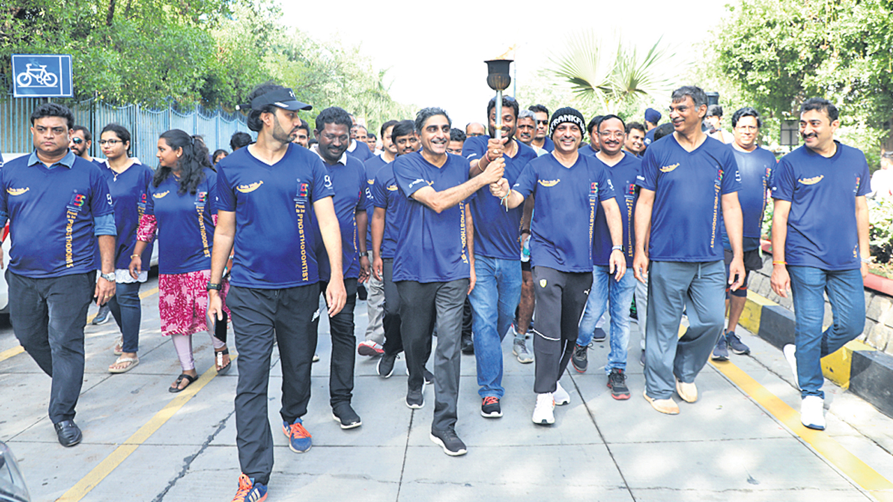 నెక్లెస్‌ రోడ్‌లో స్మైల్‌ వాక్‌