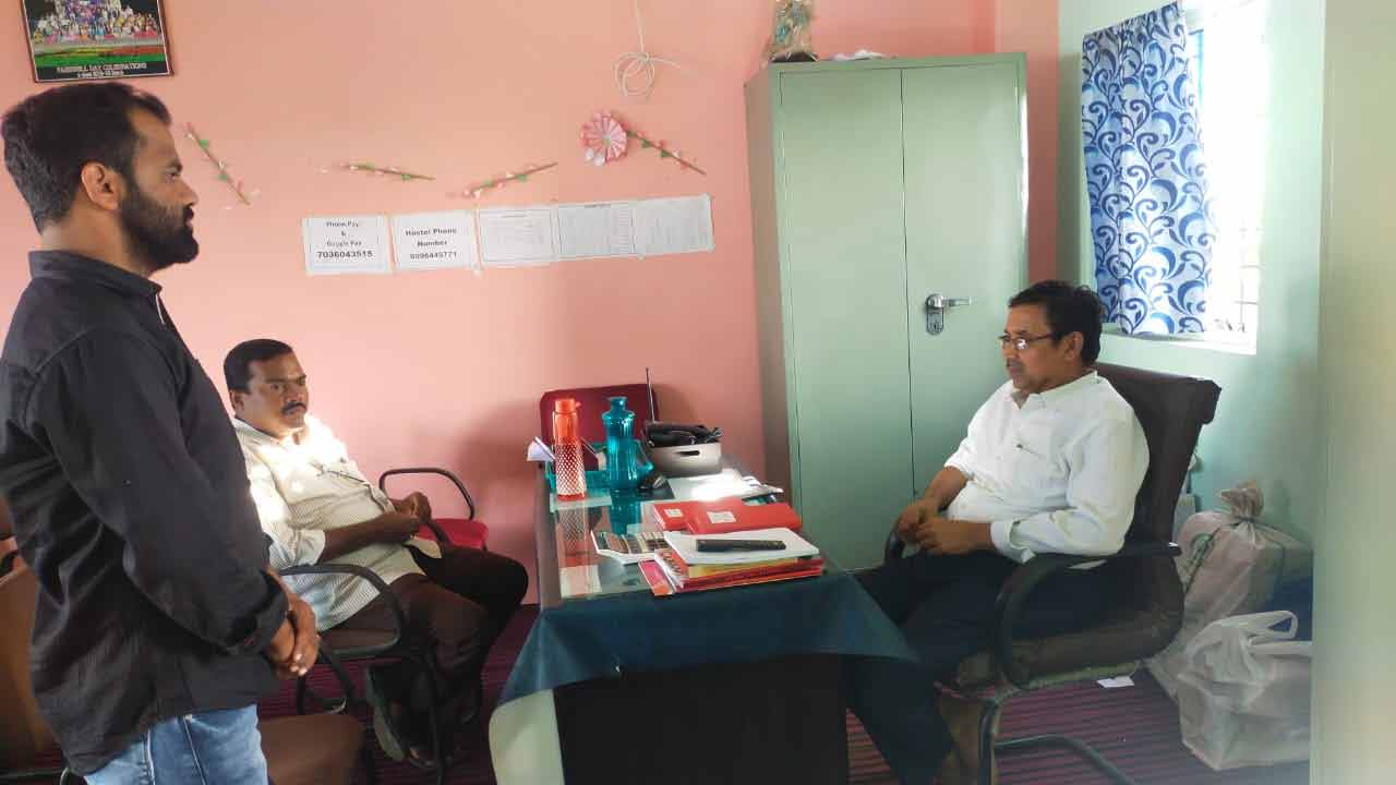 ఫీజులు ఇష్టానుసారంగా పెంచితే చర్యలు