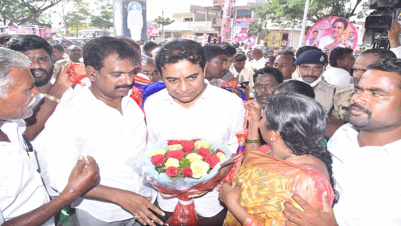 కందనూలు గులాబీమయం