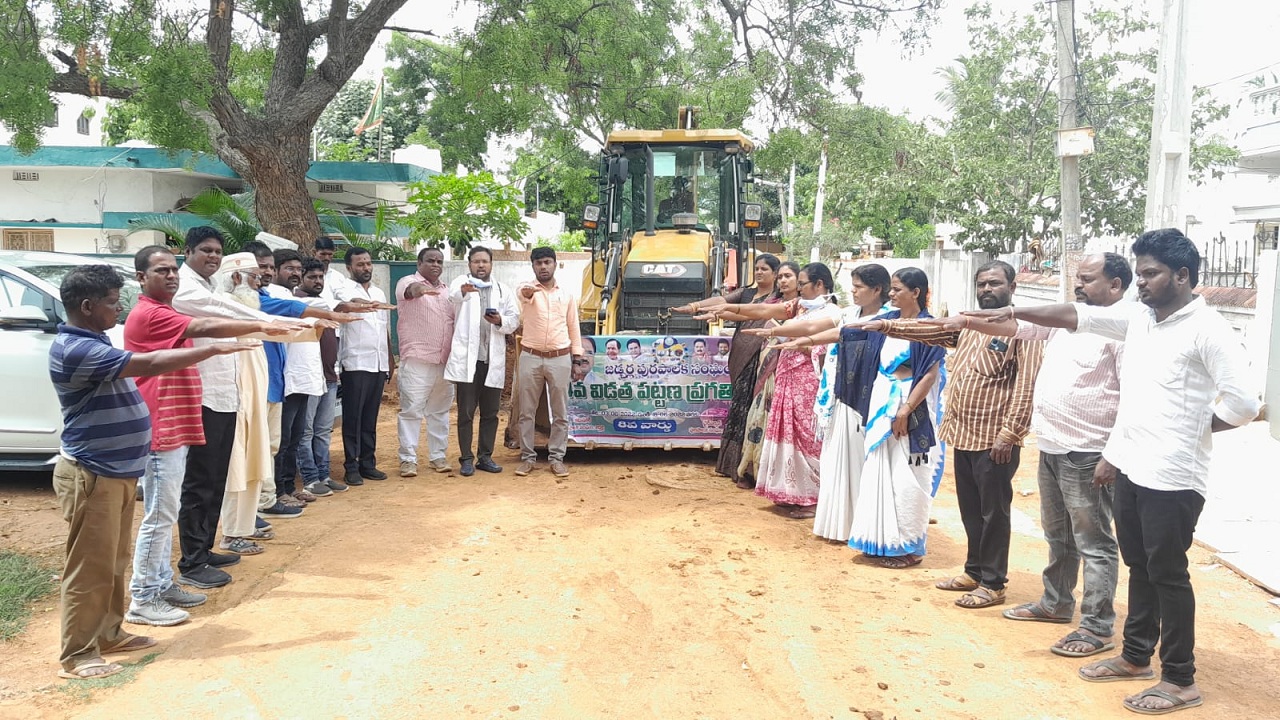 పరిసరాలను శుభ్రంగా ఉంచుకోవాలి