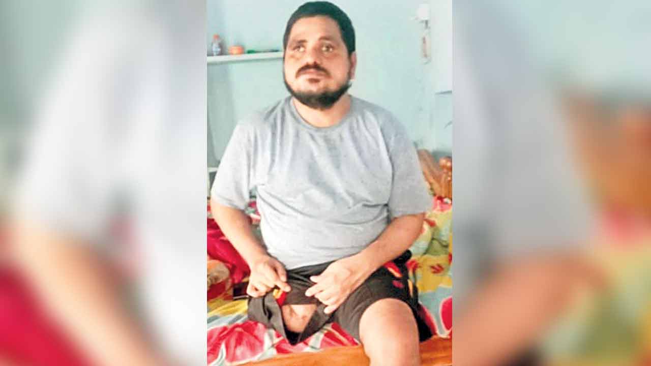 గజ్వేల్‌ యువకుడికి సీఎం కేసీఆర్‌ భరోసా