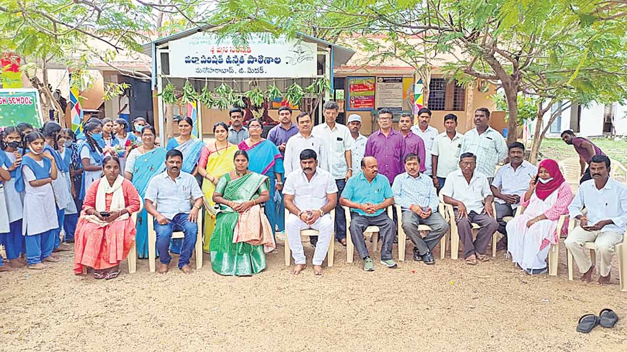 ‘మనఊరు-మనబడి’తో బడులకు మహర్దశ