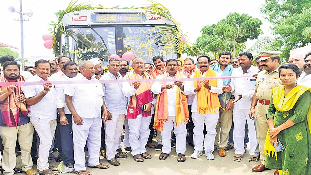 ఆర్టీసీ బస్సులోనే ప్రయాణం క్షేమం