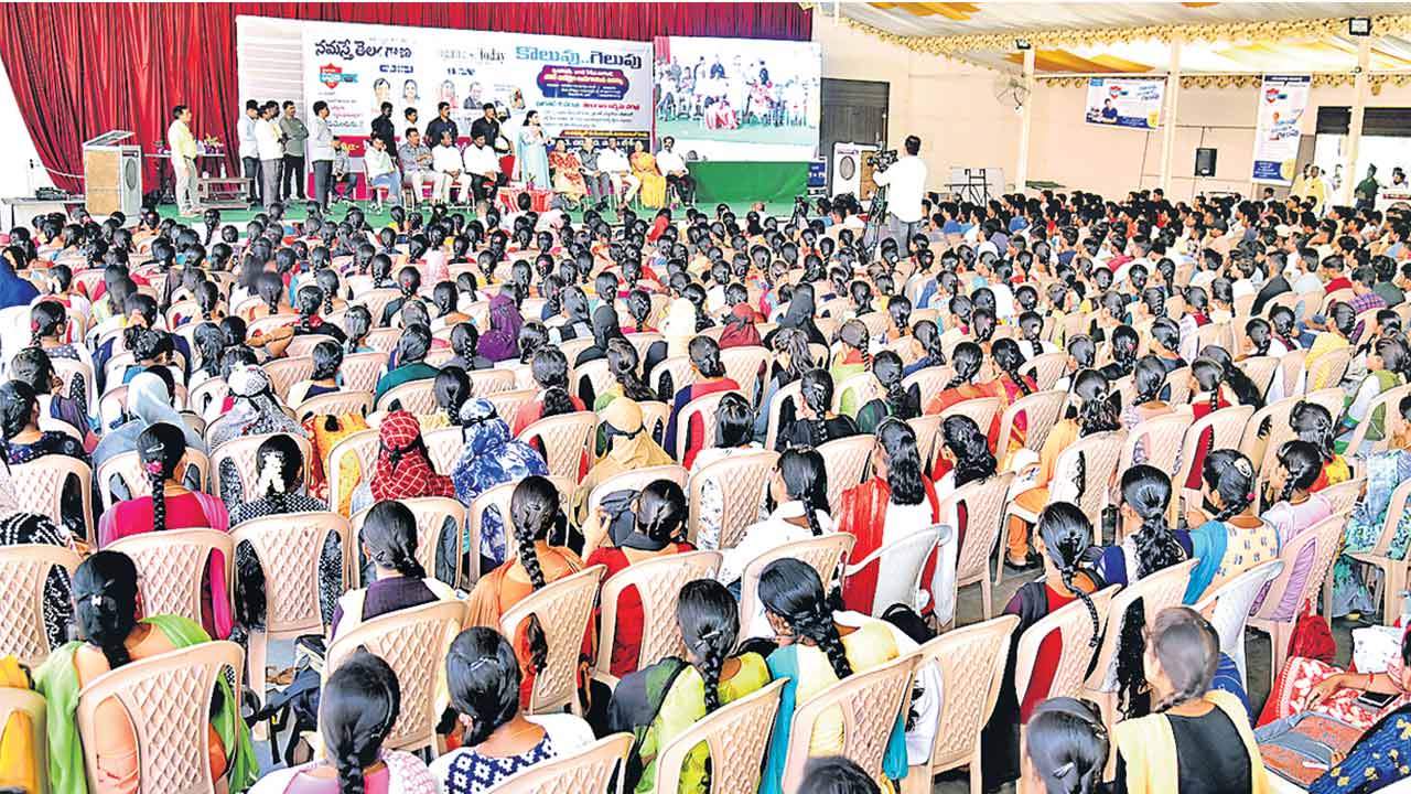 కొలువే లక్ష్యం గెలుపు తథ్యం