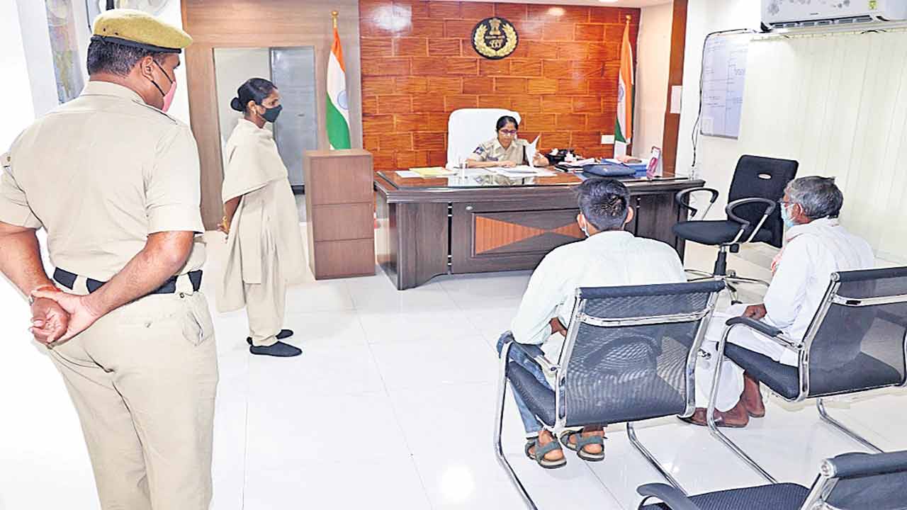 అర్జీదారుల సమస్యలు పరిష్కరించాలి