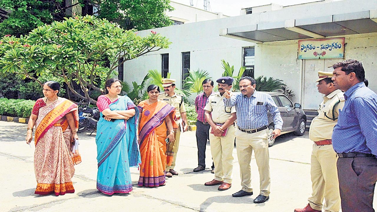 ఆవిర్భావ వేడుకలకు సిద్ధం