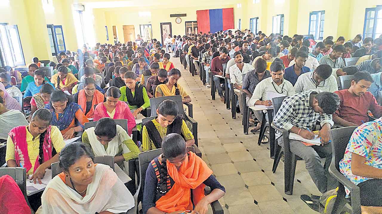 సాధనతో ఉద్యోగం సులువు