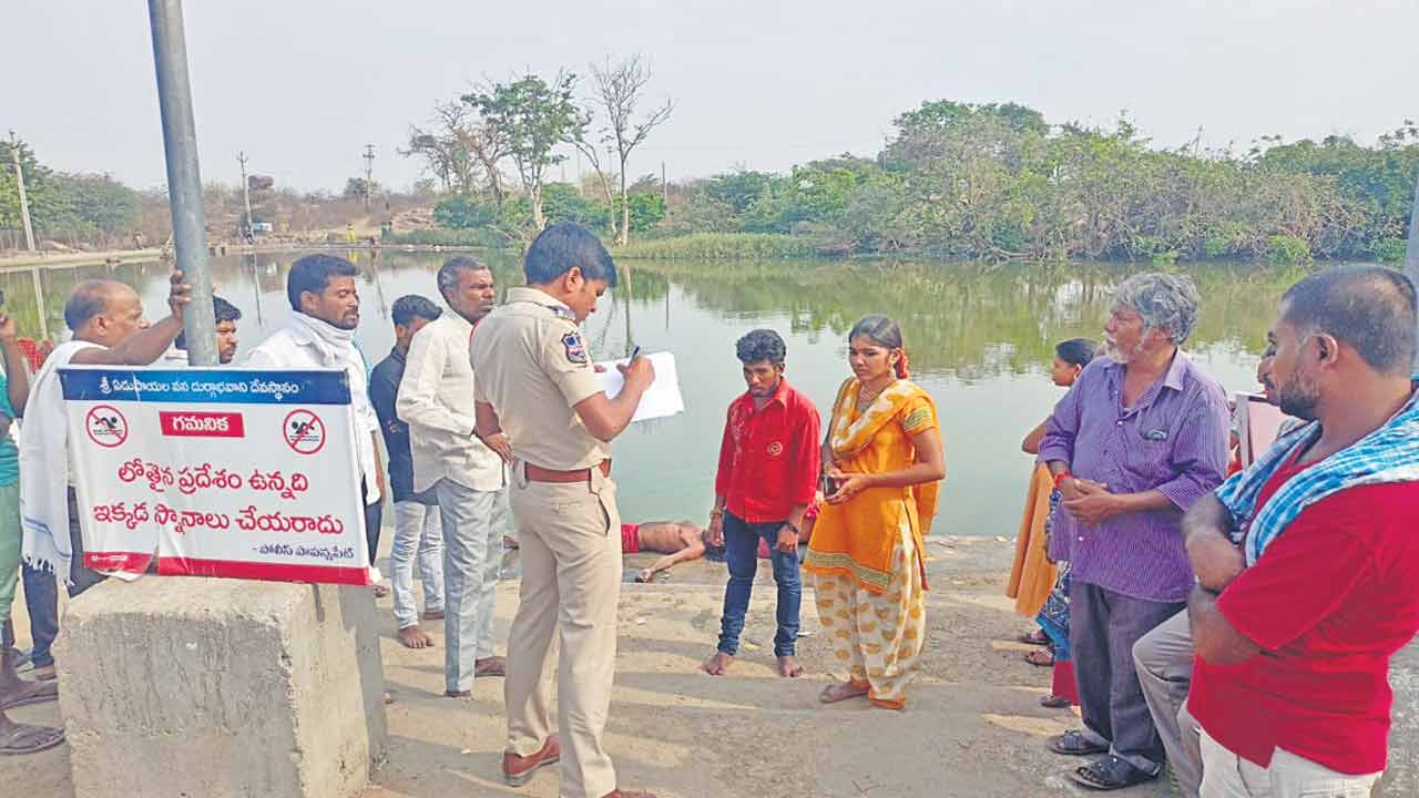 ప్రమాదకరమన్నా పట్టించుకోరా?