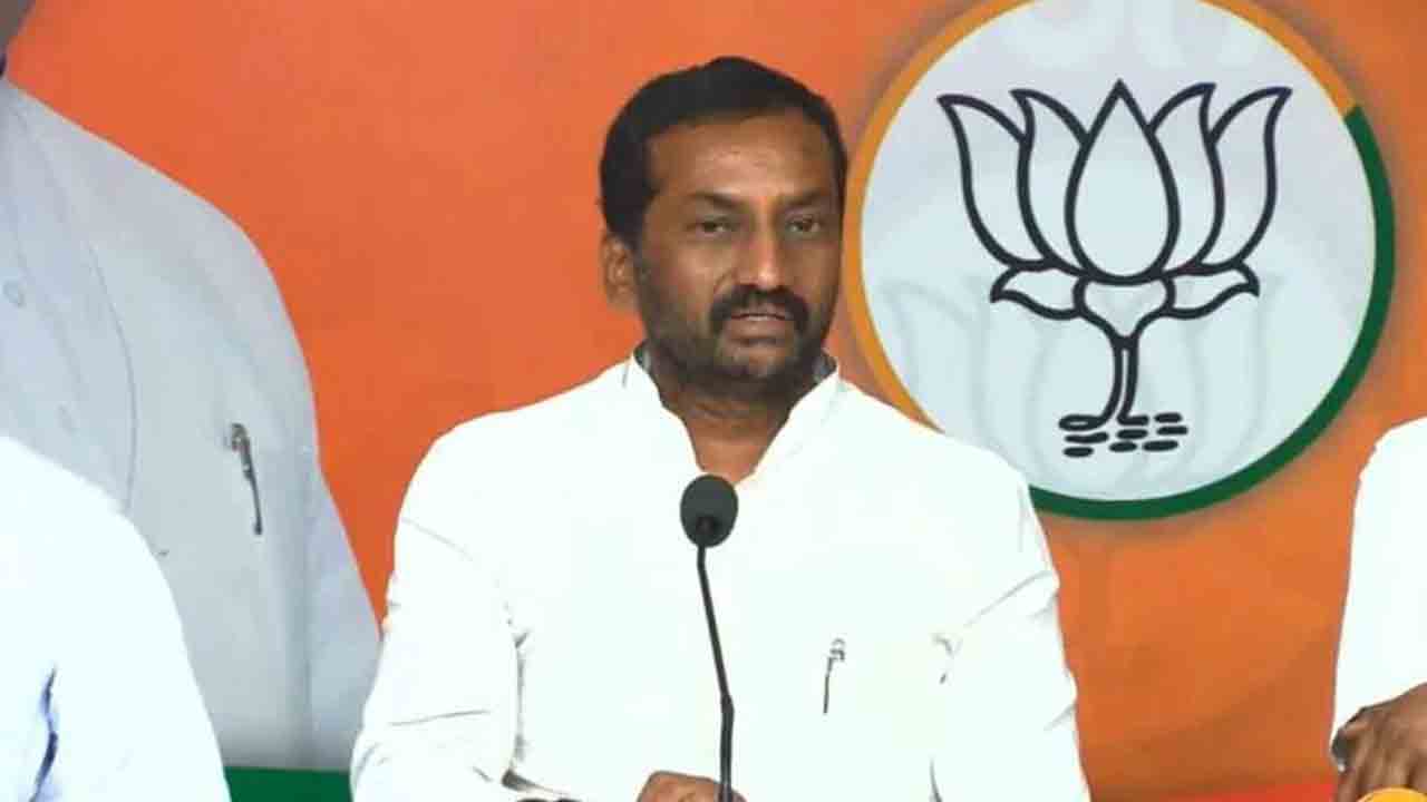 ఎమ్మెల్యే రఘునందన్‌ రావుపై కేసు నమోదు చేయాలి