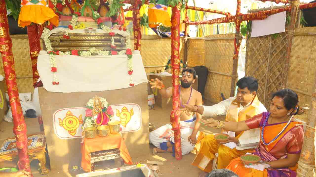 మూడో రోజుకు చేరిన రాజ్యలక్ష్మి సమేత లక్ష్మీ నర్సింహస్వామి ఆలయ జీర్ణోద్ధరణ కార్యక్రమం