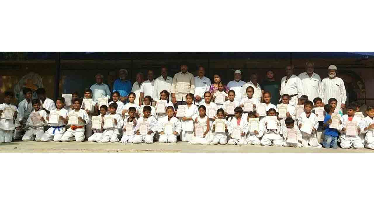 కరాటేలో రాణించాలి