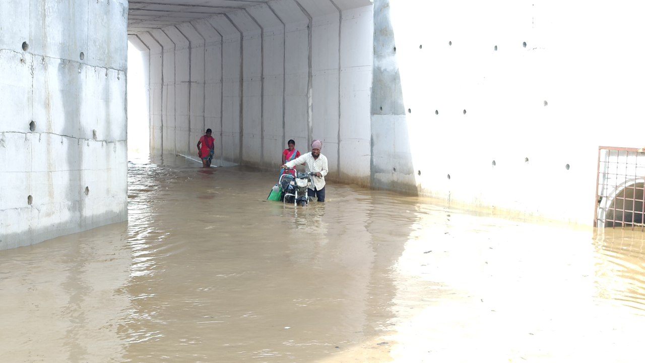 జడ్చర్లను ముంచెత్తిన వర్షం