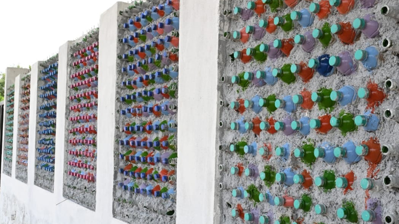 బాటిళ్లతో భలేగా..