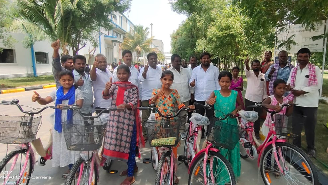 విద్యార్థులకు అండగా టీఆర్‌ఎస్‌ ప్రభుత్వం