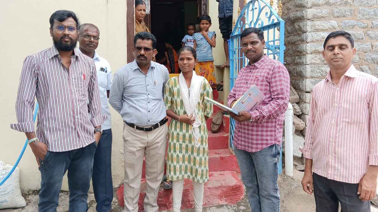 పిల్లలను సర్కార్‌ బడిలో చేర్పించాలి