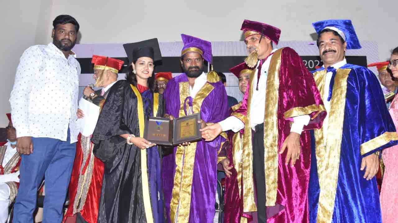 డాక్టర్లు దైవానికి ప్రతిరూపాలు