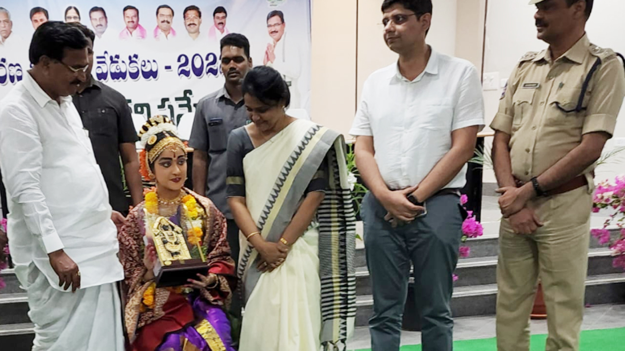 నాట్య మయూరీ