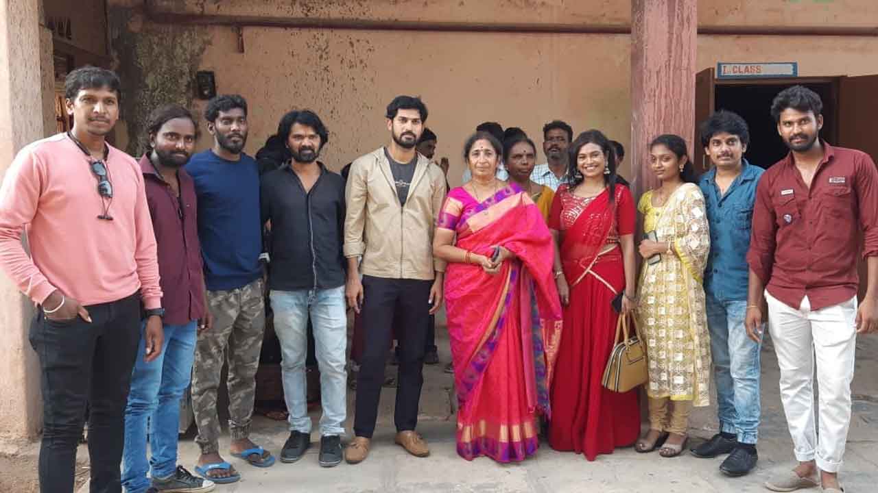 ‘సురాపానం’ చిత్రయూనిట్‌ సందడి