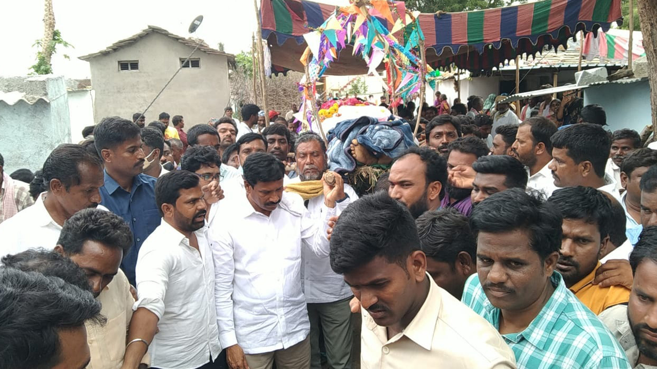 నరేశ్‌ మృతి పార్టీకి తీరని లోటు